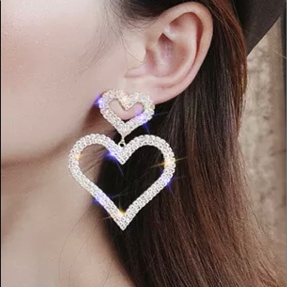 GLAMOROUS HEART RHINESTONES DANGLE DROP EARRINGS - Picture 6 of 6